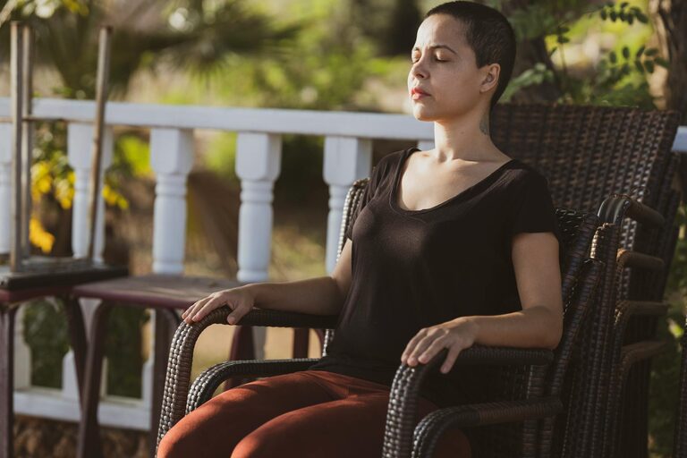 Mindful Breaks You Can Take in Five Minutes to Recharge